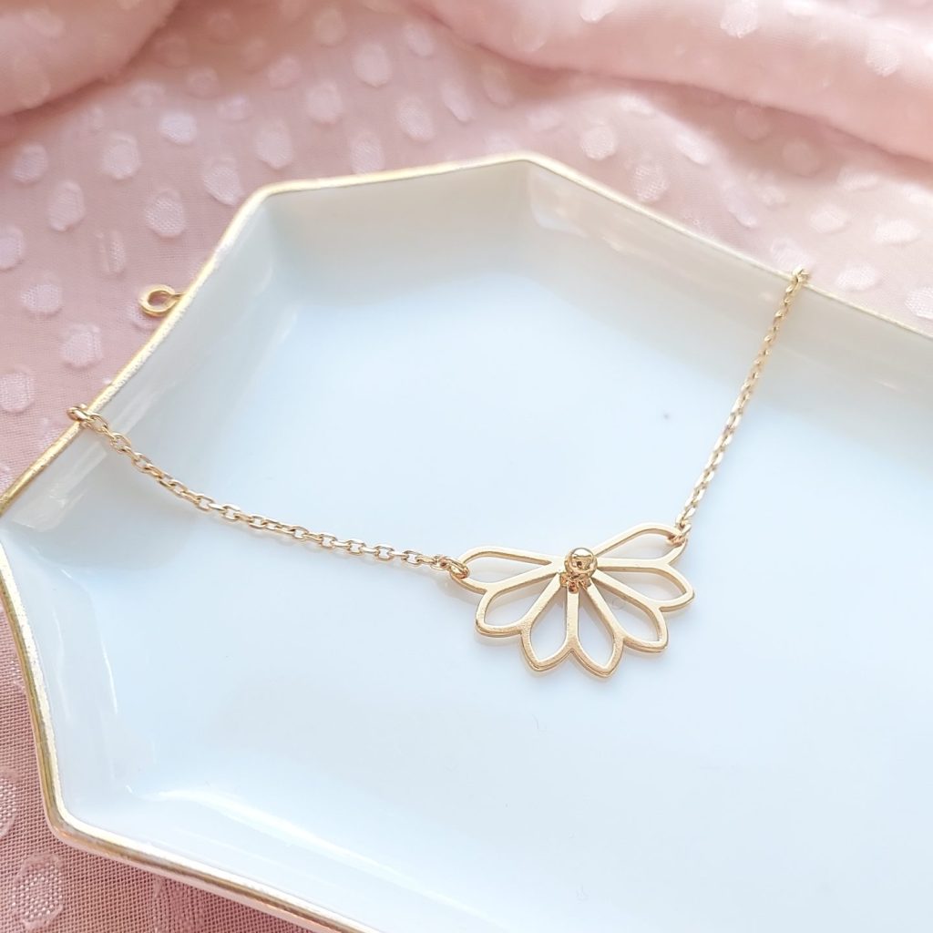 collier flora art deco fleur lotus boheme